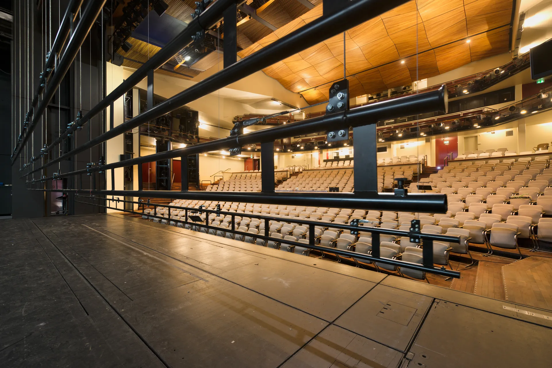 Theater Basel 80 B2211 Sigrid Rauchdobler