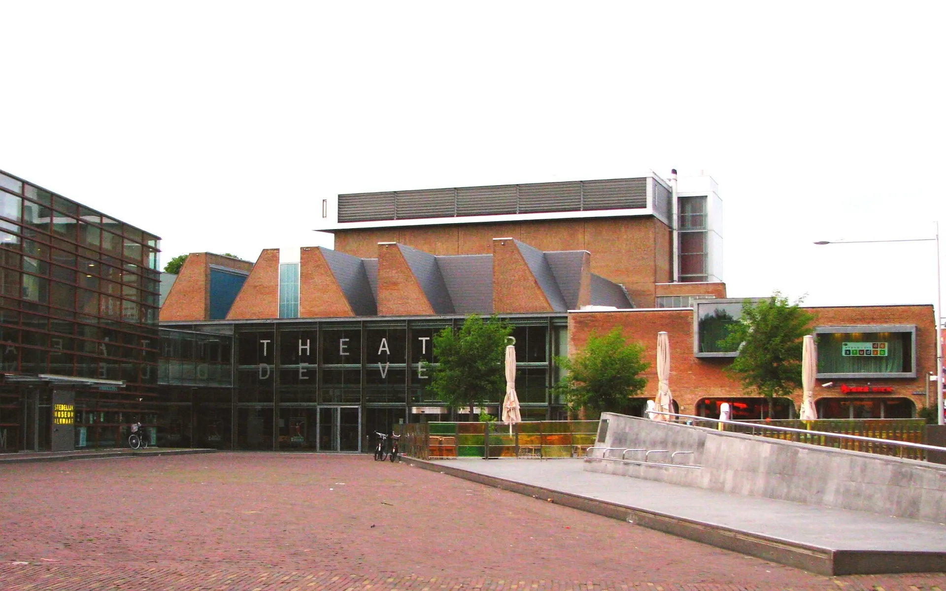 2048px Theater de Vest TAQA Bj 1978 im Zentrum von Alkmaar Noord Holland Niederlande Foto Wolfgang Pehlemann IMG 0343